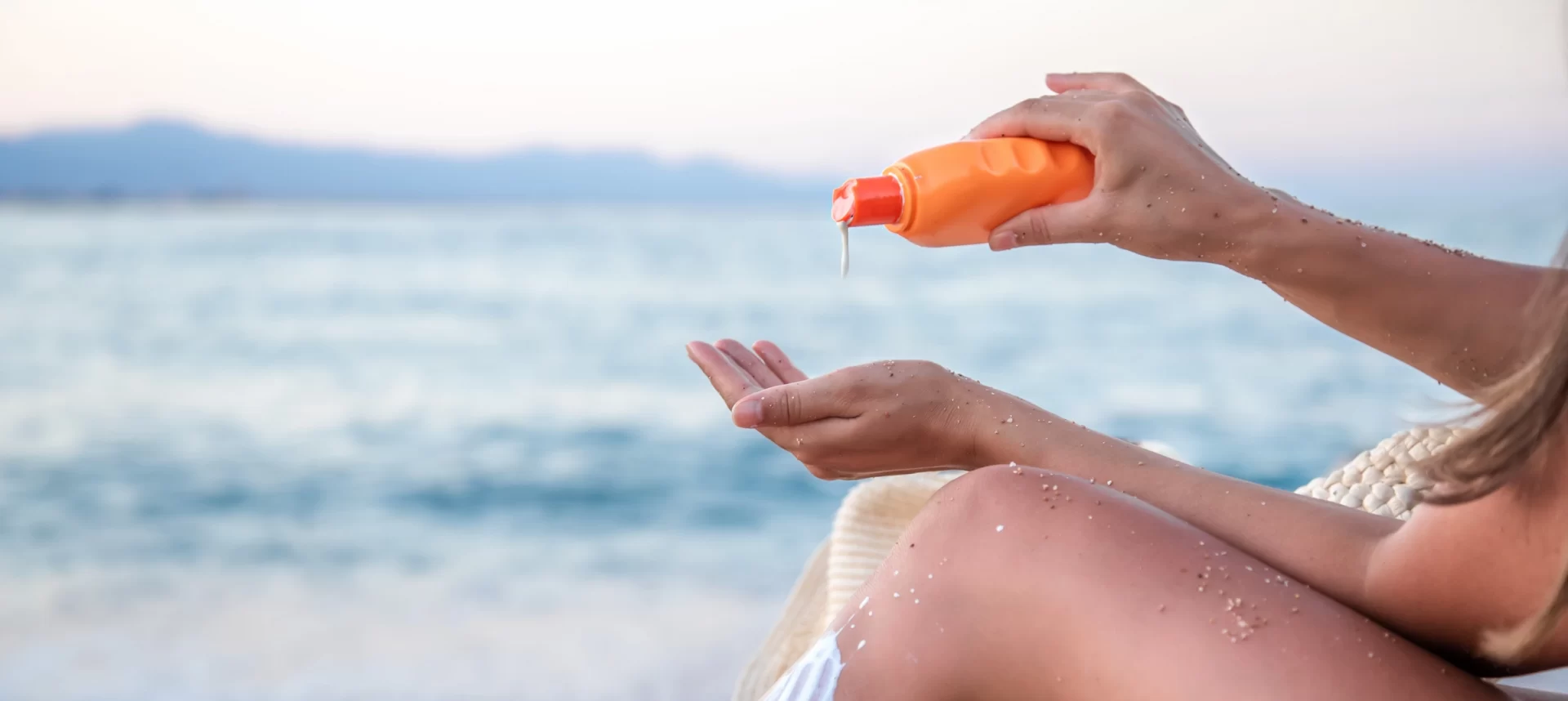 a woman applies sunscreen on the beach close up 2021 08 31 22 53 52 utc a woman applies sunscreen on the beach close up 2021 08 31 22 53 52 utc